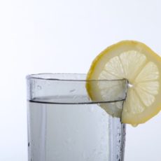 夏の水分補給、何を飲む？